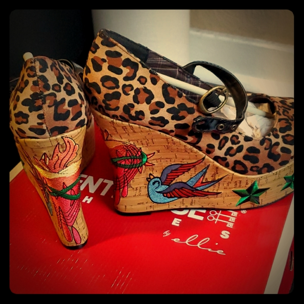 Wedge heels